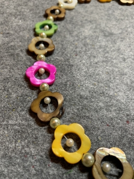 Preview: Halskette bunte Blumen mit kleinen Perlen  , 49 cm