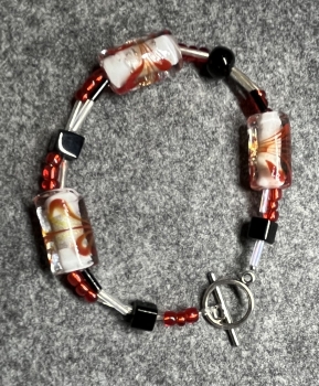 Armband  Perlen- rot-schwarz- Glas  (20cm)  Knebelverschluss