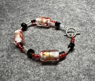 Armband  Perlen- rot-schwarz- Glas  (20cm)  Knebelverschluss