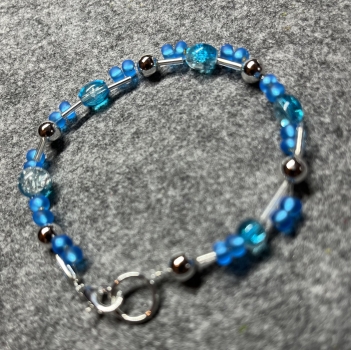 Armband  Perlen- hellblau-   (18cm)  Karabinerverschluss
