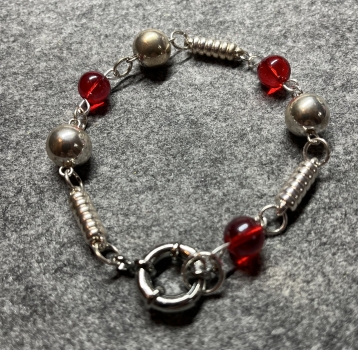 Armband  Perlen- silberfarben, rot Glas  (22cm)  Karabinerverschluss