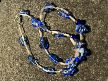 Preview: KETTE kurz blau-silberfarben - Glas (43cm) Krabinerverschluss