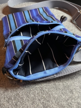 Handytasche blau gestreift (Band grau)