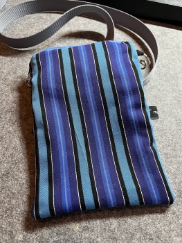 Handytasche blau gestreift (Band grau)