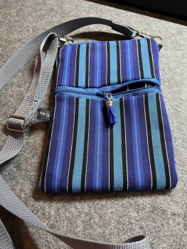 Handytasche blau gestreift 2 (Band grau)