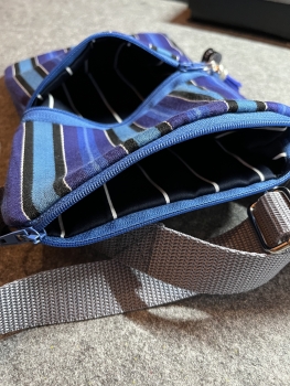 Handytasche blau gestreift 2 (Band grau)