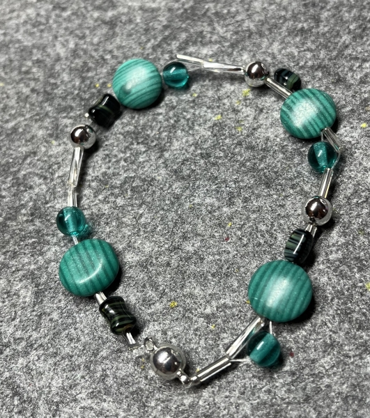 Armband  Perlen- grüntöne  (18cm)  Magnetverschluss