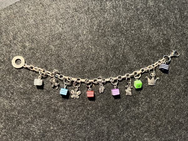 Bettelarmband- versilbert- 6x Würfel bunt- (20cm)