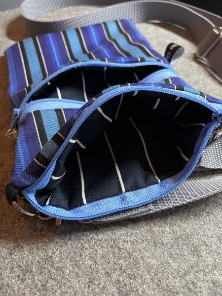 Handytasche blau gestreift (Band grau)