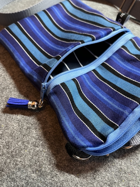 Handytasche blau gestreift (Band grau)