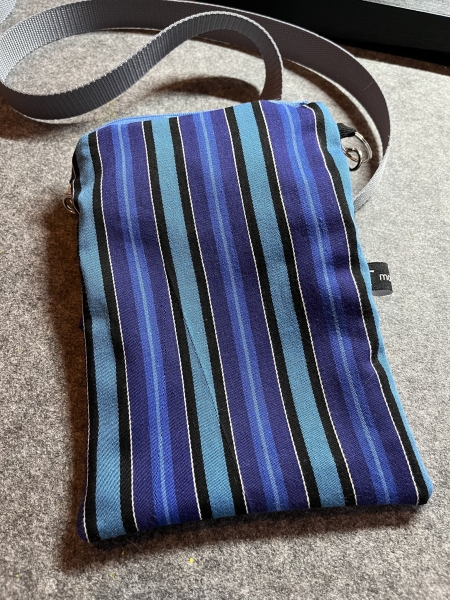 Handytasche blau gestreift (Band grau)