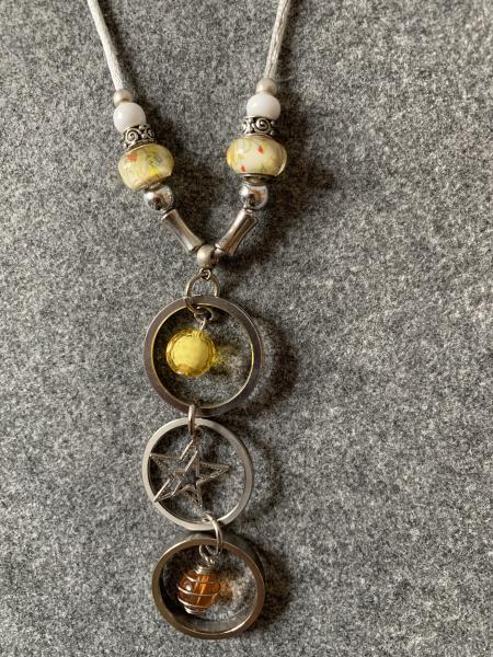 Kette  Gelbtöne, (3x Ringe,Kugeln, Stern)