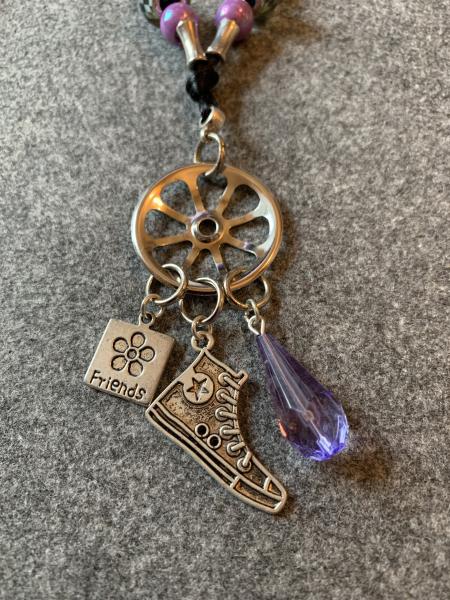 Kette lila, schwarz (Turnschuh, Friends)