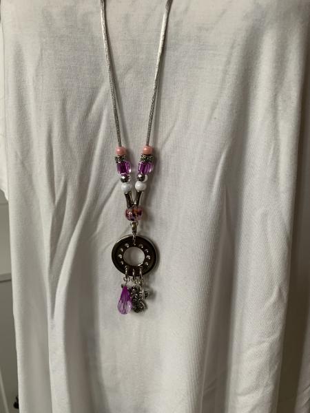 Kette  rosa + fliederfarben, (Schutzengel, Hufeisen )